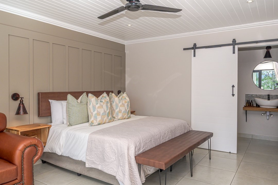 9 Bedroom Property for Sale in Westcliff Western Cape